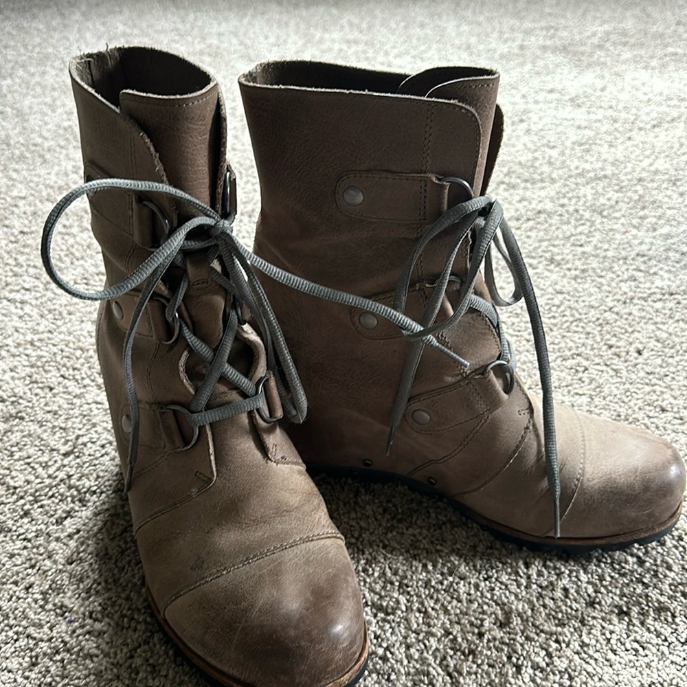 Sorel Joan of Arc Wedge II Lace up Boot